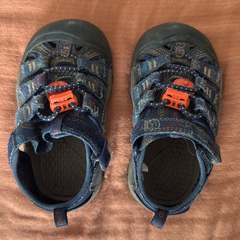 VGUC Keen toddler waterproof “Newport H2” size 8